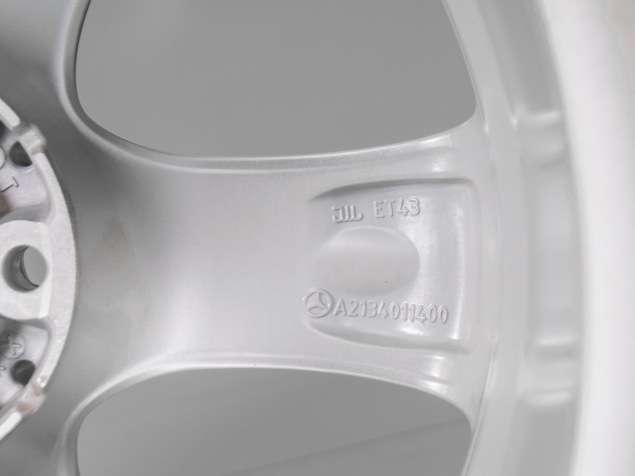 MERCEDES E-CLASS 8,0x18 5x112 ET43 A2134011400 TPMS NOVÁ ORIGINÁLNÍ ALU KOLA