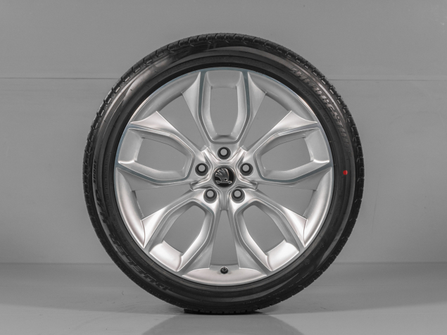 ŠKODA KAROQ 4x4 OD 2017, 57A601025G, 565071499H 8Z8, 225/45 R19, 5x112, ORIGINÁLNÍ LETNÍ ALU SADA