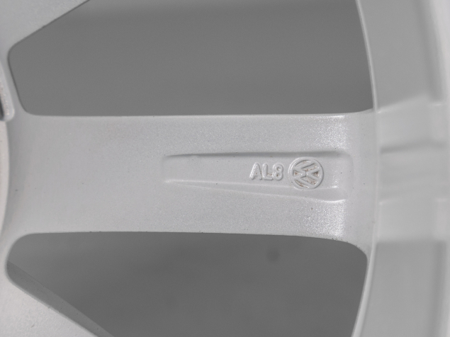 VOLKSWAGEN 7,0x17 5x100 ET49 5G0601025 HB ORIGINÁLNÍ ALU KOLA