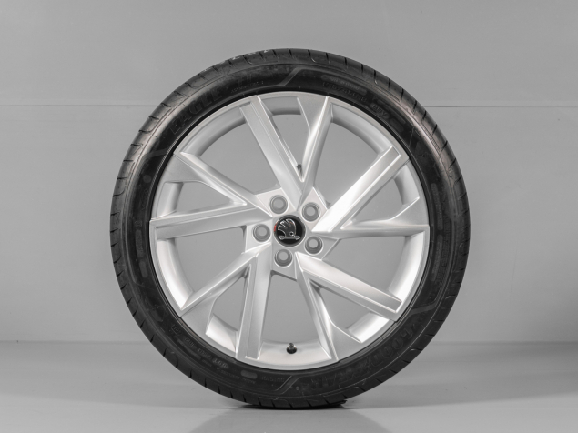 ŠKODA KAMIQ 657601025A 8Z8 215/45 R18 5x100 ORIGINÁLNÍ DEMO LETNÍ ALU SADA