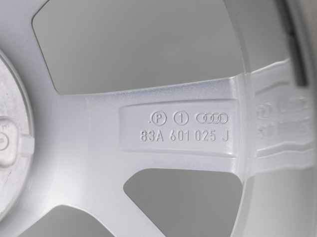 AUDI Q3 235/55 R18 104H 83A601025J ORIGINÁLNÍ ZIMNÍ ALU SADA