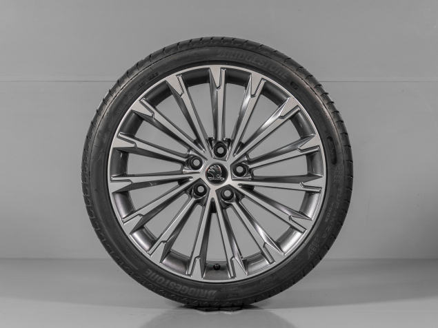 ŠKODA OCTAVIA IV 5E3601025Q, 5E3071499K HA7 225/40 R19 5x112 ORIGINÁLNÍ DEMO ALU SADA
