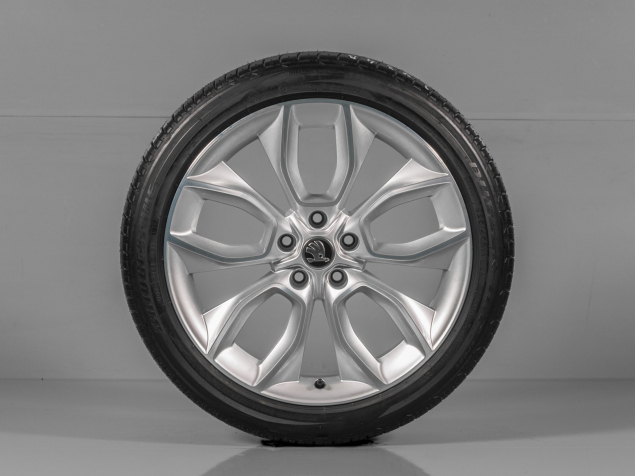 ŠKODA KAROQ 4x4 OD 2017, 57A601025G, 565071499H 8Z8, 225/45 R19, 5x112, ORIGINÁLNÍ LETNÍ ALU SADA