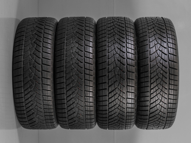 GOODYEAR ULTRAGRIP PERFORMACE GEN-1 SUV 235/55 R18 104H 5452000739360 ZIMNÍ PNEUMATIKY