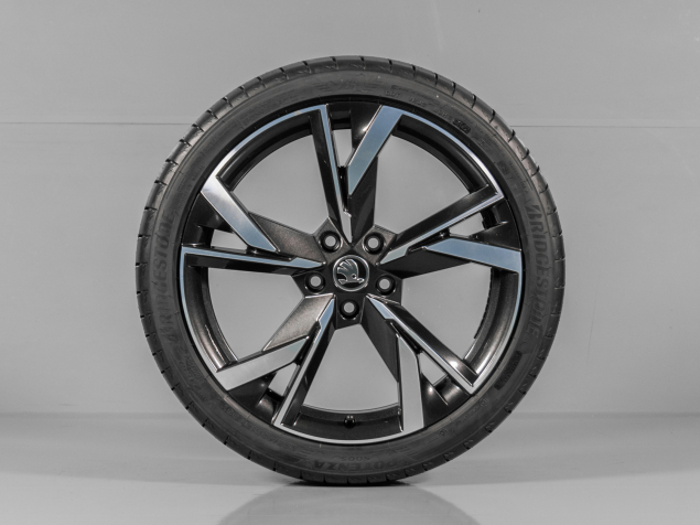 ŠKODA OCTAVIA IV, OCTAVIA SCOUT, 5E3601025, 5E3071499E FL8, R19, 5x112, ORIGINÁLNÍ LETNÍ SADA TAURUS