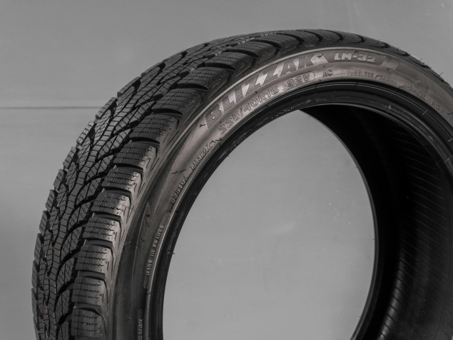 BRIDGESTONE BLIZZAK LM-32 225/40 R18 92V 3286340707510 ZIMNÍ PNEUMATIKY