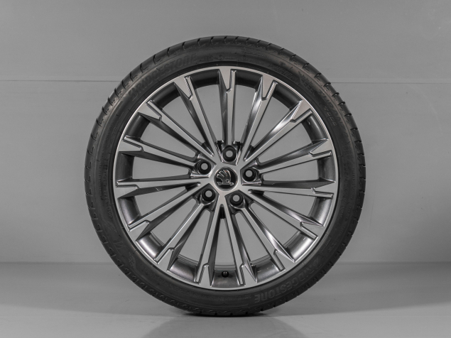 ŠKODA OCTAVIA IV 5E3601025Q, 5E3071499K HA7 225/40 R19 5x112 ORIGINÁLNÍ DEMO ALU SADA