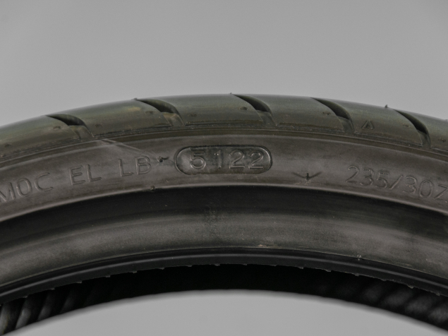 235/30 R20 88Y XL NOVÉ LETNÍ PNEUMATIKY LAUFENN BY HANKOOK