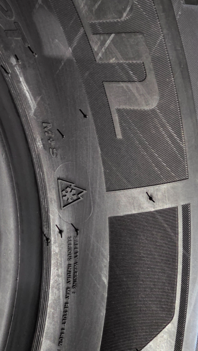 NOVÉ CELOROČNÍ PNEUMATIKY LAUFENN (HANKOOK) OFFROAD 265/70 R16 EAN: 8808563366883