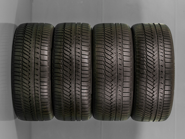 255/40 R19 100V POUŽITÉ ZIMNÍ PNEU CONTINENTAL