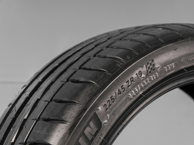 MICHELIN PS4 225/45 R19 96W 3528706720086 DEMO LETNÍ PNEUMATIKY