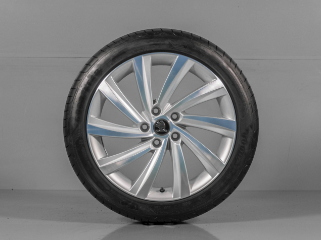 ŠKODA OCTAVIA IV PERSEUS, 5E0601025H/AB, 5E3071498G 8Z8, 225/45 R18, ORIGINÁLNÍ LETNÍ ALU SADA