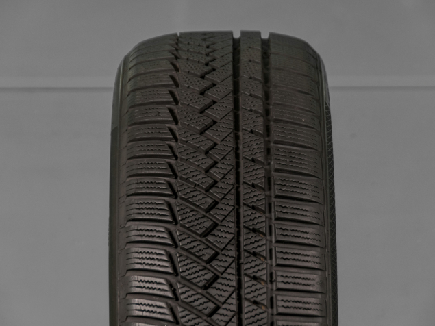215/50 R18 92V POUŽITÉ ZIMNÍ PNEU CONTINENTAL