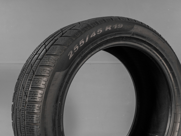255/45/19 R19 zimní pneumatiky PIRELLI