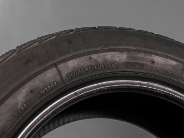 BRIDGESTONE BLIZZAK LM-32 205/60 R16 92H 3286340618816 POUŽITÉ ZIMNÍ PNEUMATIKY