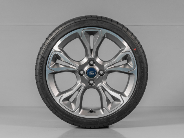FORD FIESTA MK8 H1BJ-1007-E1A 205/40 R18 4x108 TPMS ORIGINÁLNÍ LETNÍ ALU SADA
