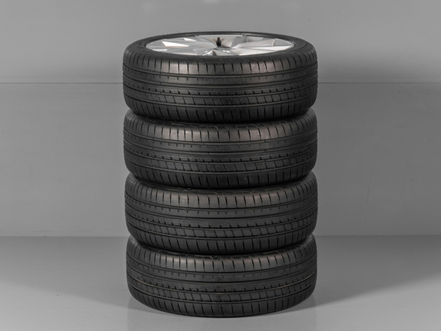 ŠKODA KAMIQ 657601025A 8Z8 215/45 R18 5x100 ORIGINÁLNÍ DEMO LETNÍ ALU SADA
