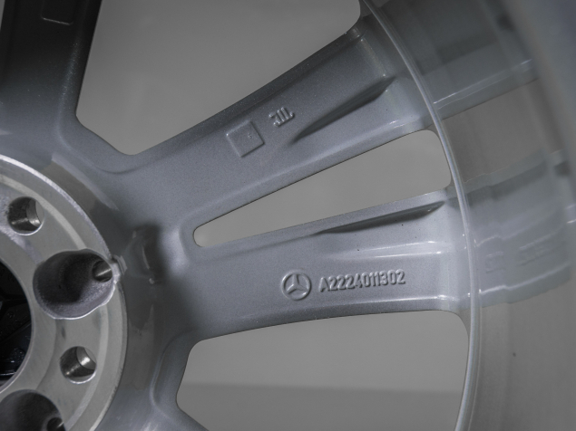 MERCEDES-BENZ BICOLOR 8,5x19 5x112 ET36 A2224011302 ORIGINÁLNÍ ALU KOLA