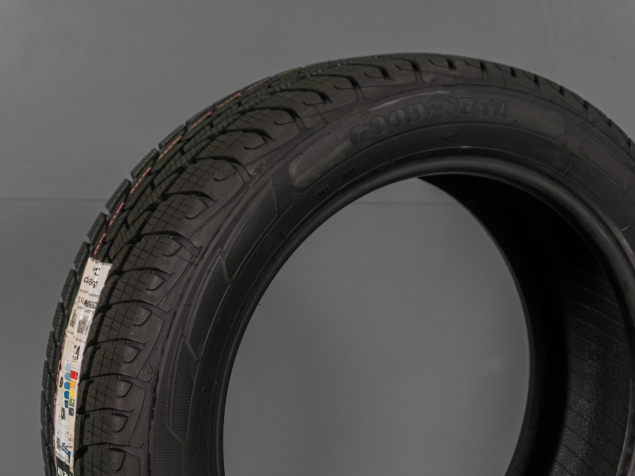 NOVÉ ZIMNÍ PNEU GOODYEAR R19 235/50 R19C, EAN: 4038526360199, VÝROBA 2025
