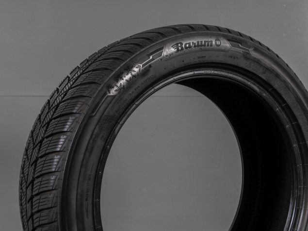 ZIMNÍ PNEUMATIKY R18 BARUM 245/45/18 100V, 4KS (1150T)