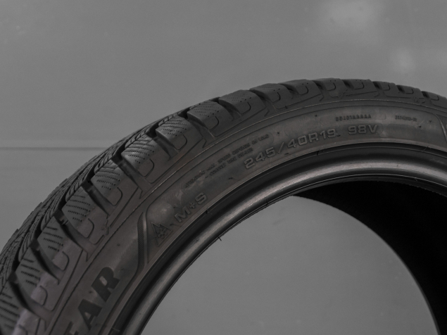 GOODYEAR ULTRAGRIP PERFORMACE+ XL 245/40 R19 98V 5452000830043 ZIMNÍ PNEUMATIKY