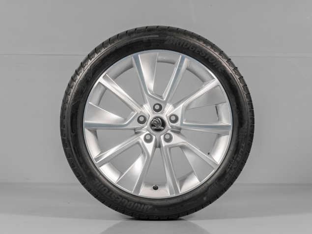 ŠKODA KAROQ, 57A601025D, R18, 5x112, ORIGINÁLNÍ LETNÍ SADA BRAGA
