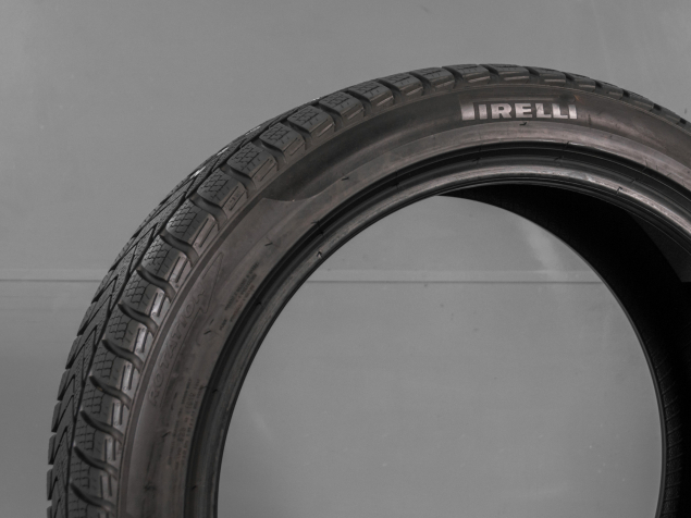 PIRELLI SOTTOZERO 3 255/40 R20 101V 8019227383034 POUŽITÉ ZIMNÍ PNEUMATIKY 2KS