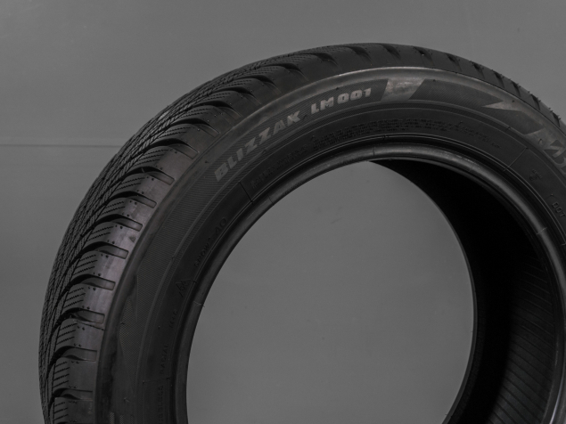BRIDGESTONE BLIZZAK LM001 215/55 R17 94V 3286340841115 ZIMNÍ PNEUMATIKY