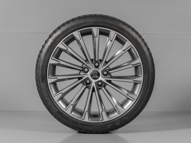 ŠKODA OCTAVIA IV 5E3601025Q, 5E3071499K HA7 225/40 R19 5x112 ORIGINÁLNÍ DEMO ALU SADA