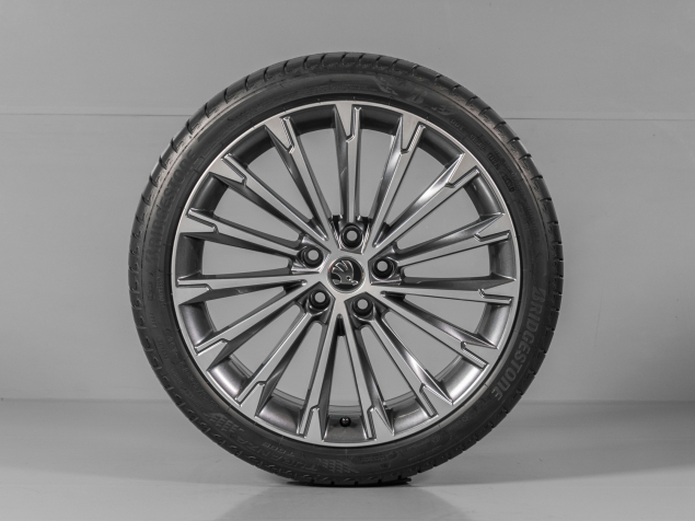 ŠKODA OCTAVIA IV 5E3601025Q, 5E3071499K HA7 225/40 R19 5x112 ORIGINÁLNÍ DEMO ALU SADA