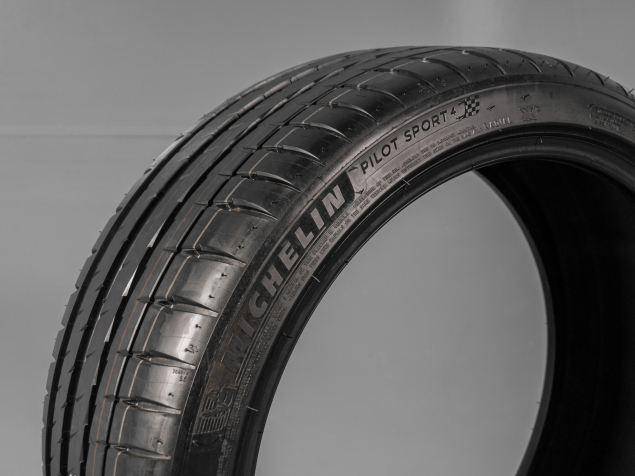 MICHELIN PILOT SPORT 4 215/40 R18 98Y 3528701120300 DEMO LETNÍ PNEUMATIKY