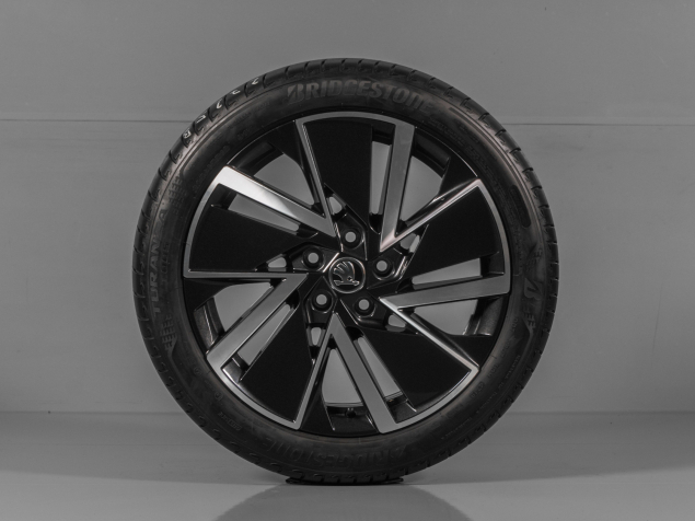 ŠKODA OCTAVIA IV, 5E3601025AD, 5E3071498F FL8, 225/45 R18 5x112, ORIGINÁLNÍ LETNÍ ALU SADA VEGA