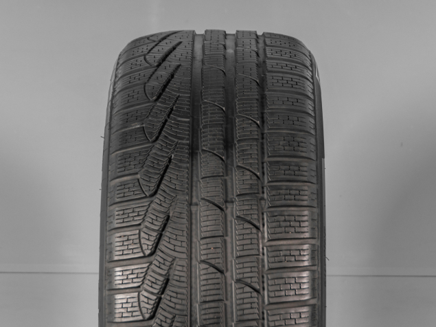 255/45/19 R19 zimní pneumatiky PIRELLI