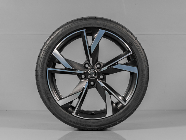 ŠKODA OCTAVIA IV, OCTAVIA SCOUT, 5E3601025, 5E3071499E FL8, R19, 5x112, ORIGINÁLNÍ LETNÍ SADA TAURUS