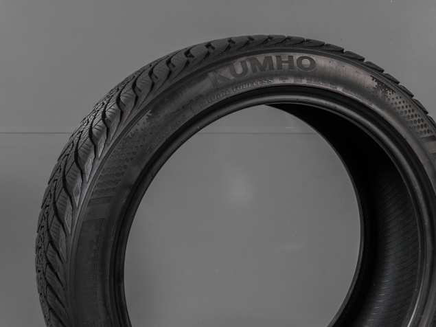 KUMHO WINTERCRAFT WP71 235/45 R19 99V 8808956165758 ZIMNÍ PNEUMATIKY