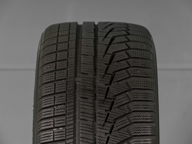 235/45 R18 98V POUŽITÉ ZIMNÍ PNEUMATIKY HANKOOK