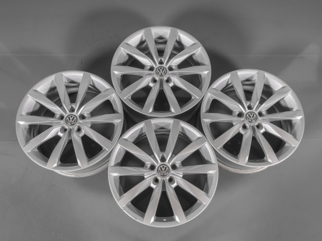 VOLKSWAGEN 7,0x17 5x100 ET49 5G0601025 HB ORIGINÁLNÍ ALU KOLA