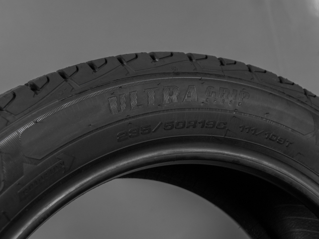 NOVÉ ZIMNÍ PNEU GOODYEAR R19 235/50 R19C, EAN: 4038526360199, VÝROBA 2025