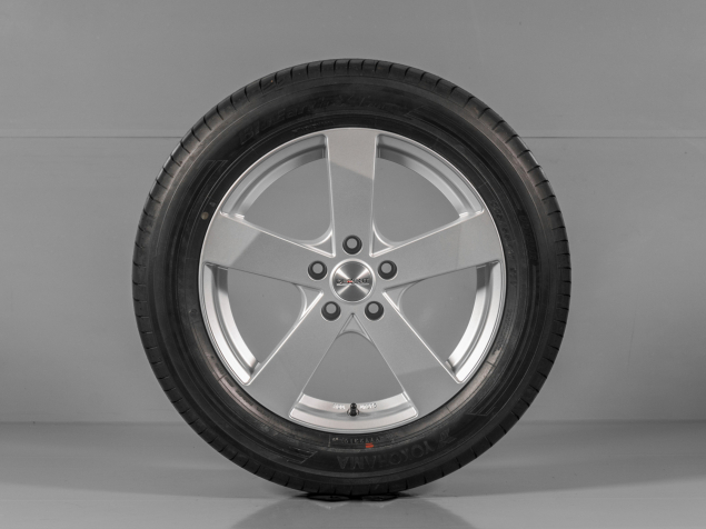 ŠKODA KAROQ DEZENT 225/55 R17 5x112 NOVÁ LETNÍ ALU SADA