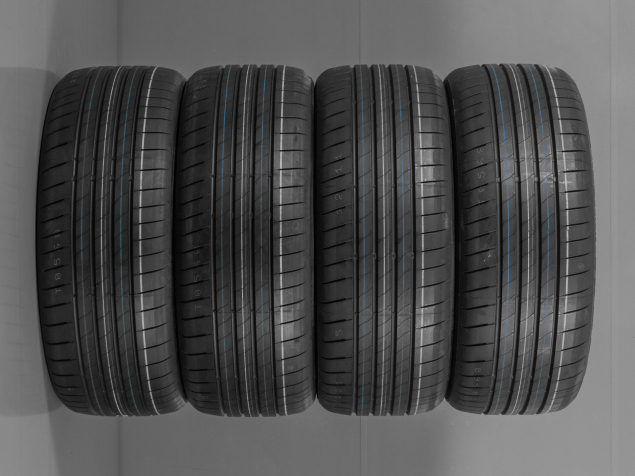 NOVÉ LETNÍ PNEUMATIKY BRIDGESTONE POTENZA SPORT 235/40 R20 96Y