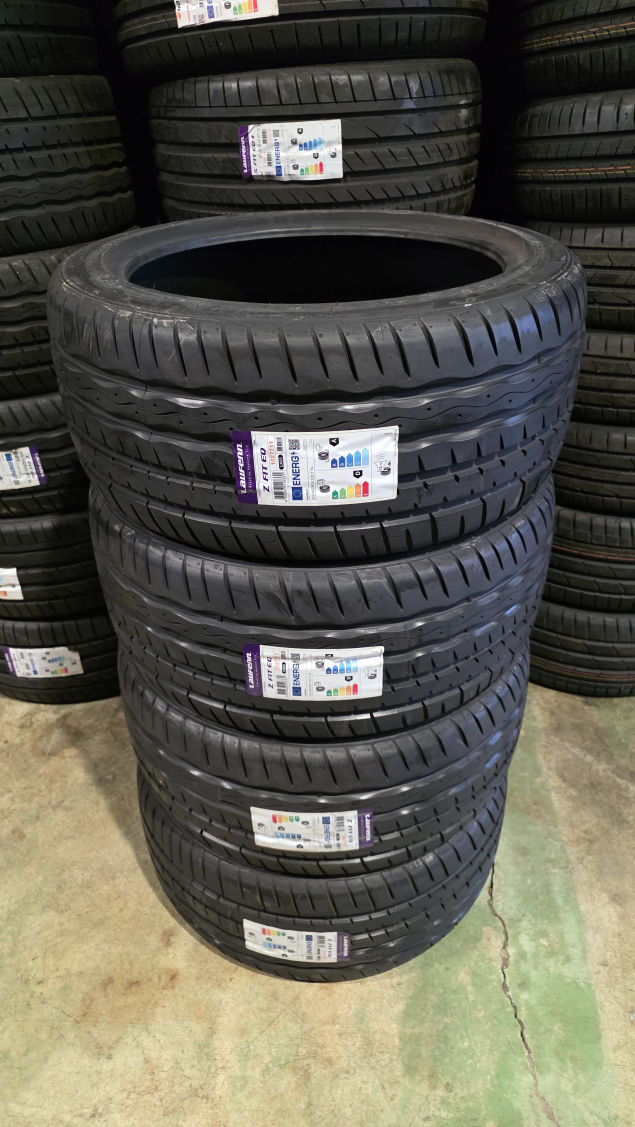 NOVÉ LETNÍ PNEUMATIKY LAUFENN (HANKOOK) 275/40 R19 EAN: 8808563526331