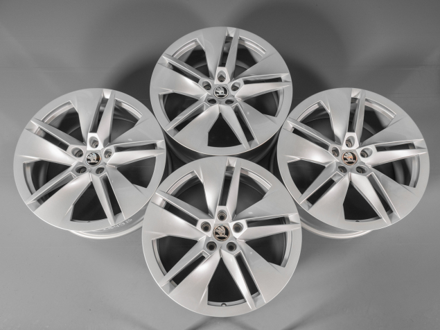 ŠKODA ENYAQ 8,0x19 5x112 ET45 5LA601025B, 5LG071499B 8Z8 ORIGINÁLNÍ DEMO ALU KOLA