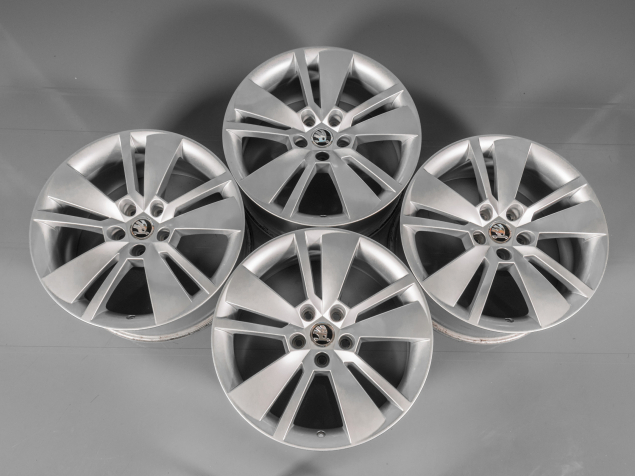 ŠKODA SUPERB 8,0x18 5x112 ET44 3V0601025AD/HA ORIGINÁLNÍ ALU KOLA