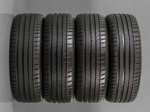 MICHELI PS4, 3528705716936, 215/45 R18 89Y, LETNÍ DEMO PNEUMATIKY