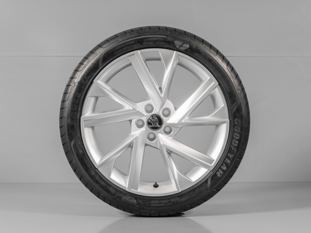ŠKODA KAMIQ 657601025A 8Z8 215/45 R18 5x100 ORIGINÁLNÍ DEMO LETNÍ ALU SADA