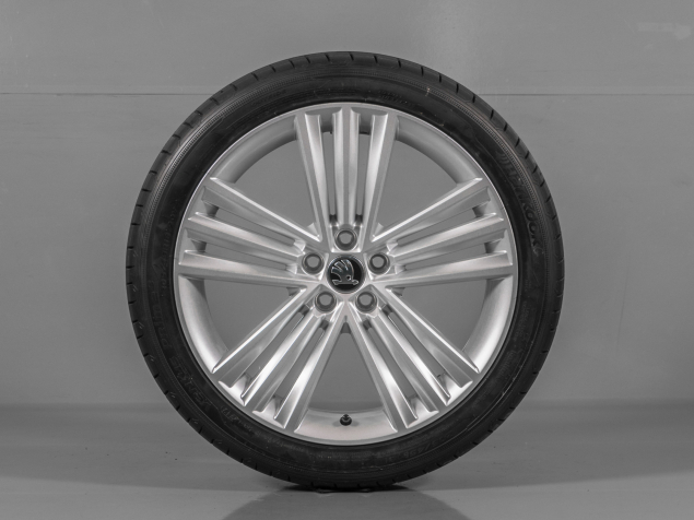 ŠKODA SCALA, 657601025F, 654071498M 8Z8, 205/45 R18, ROZTEČ 5x100, ORIGINÁLNÍ LETNÍ SADA ALU KOLA SIRIUS