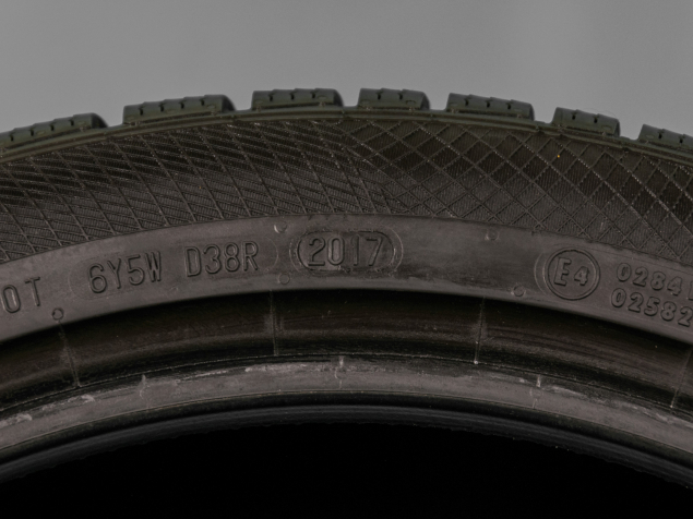 255/40 R19 100V POUŽITÉ ZIMNÍ PNEU CONTINENTAL