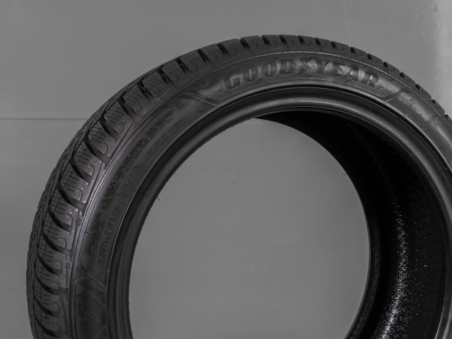 GOODYEAR ULTRAGRIP PERFORMACE + 225/45 R17 94V 5452000828613 NOVÉ ZIMNÍ PNEUMATIKY