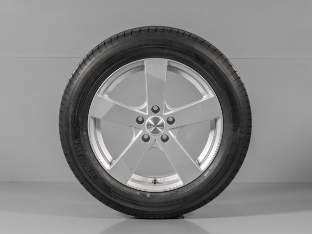 ŠKODA KAROQ DEZENT 225/55 R17 5x112 NOVÁ LETNÍ ALU SADA