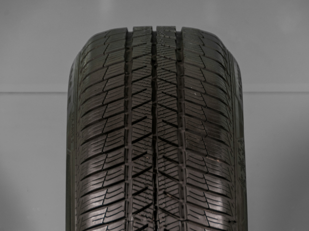 225/60 R17 103V POUŽITÉ ZIMNÍ PNEUMATIKY BARUM